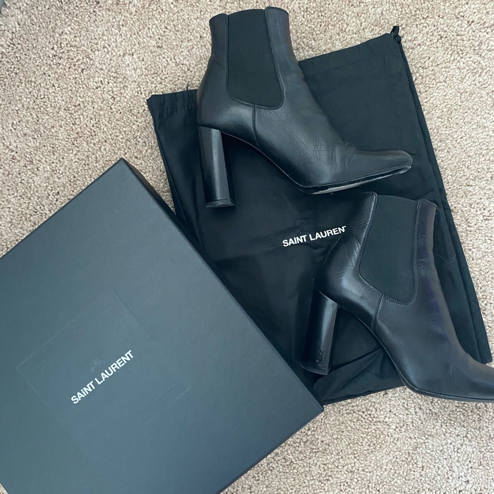 Yves Saint Laurent Loulou Chelsea Bootie